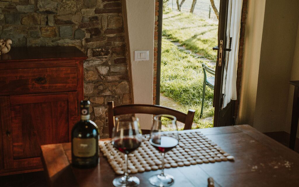 Agriturismo la Papessa - : agriturismo-la-papessa-chianti-san-donato-farmhouse-melograno-living-room