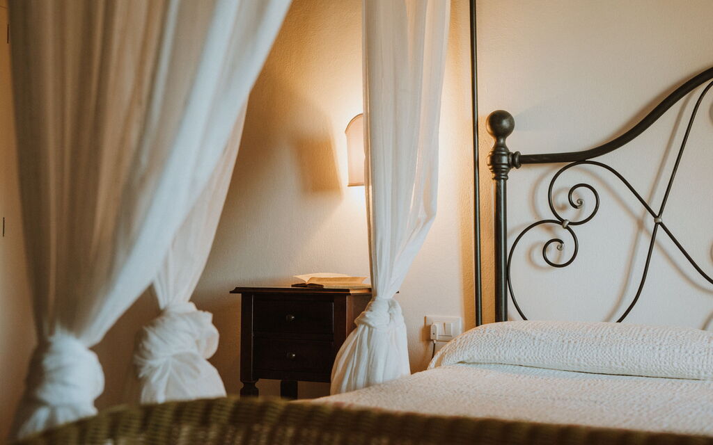 Agriturismo la Papessa - : agriturismo-la-papessa-chianti-san-donato-farmhouse-oleandro-bedroom