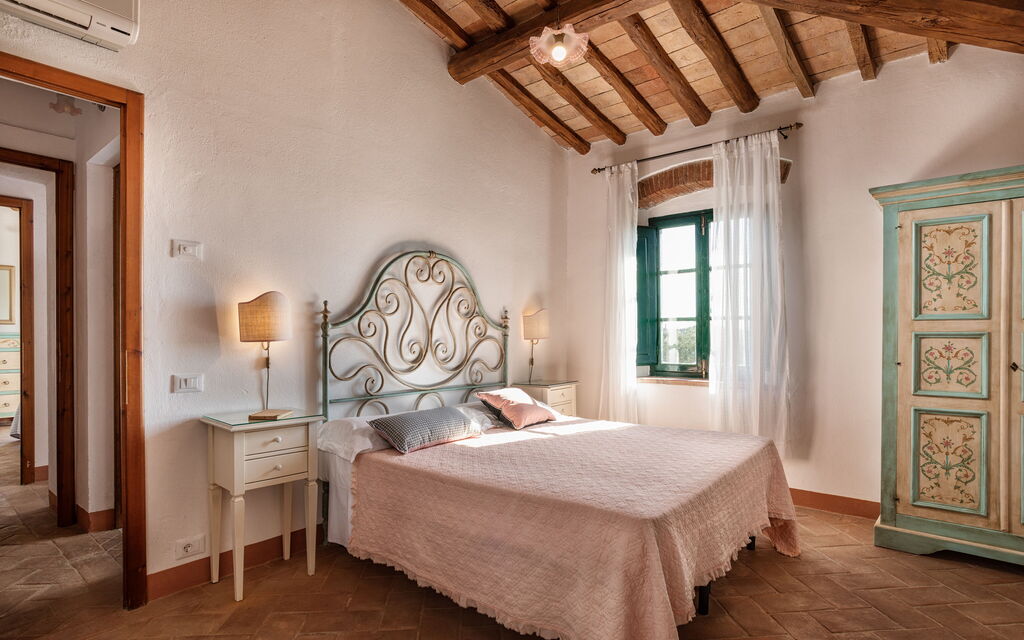 Agriturismo la Papessa - : agriturismo-la-papessa-chianti-san-donato-farmhouse-rododendro-bedroom