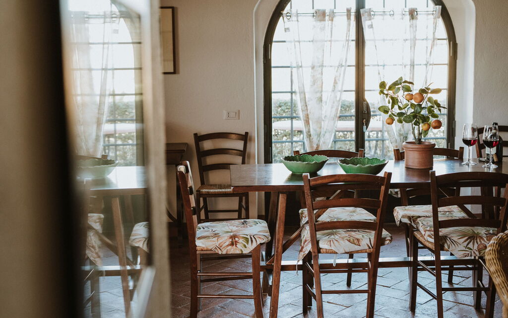 Agriturismo la Papessa - : agriturismo-la-papessa-chianti-san-donato-multiproprietà-robina-sala-da-pranzo-salotto