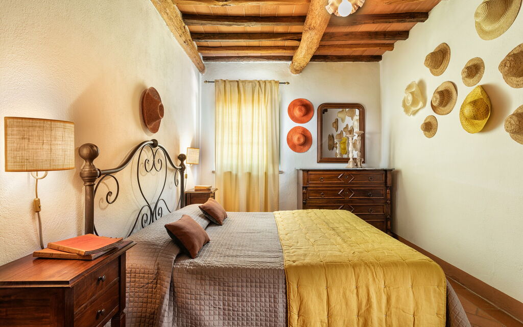 Agriturismo la Papessa - : agriturismo-la-papessa-chianti-san-donato-farmhouse-iride-bedroom