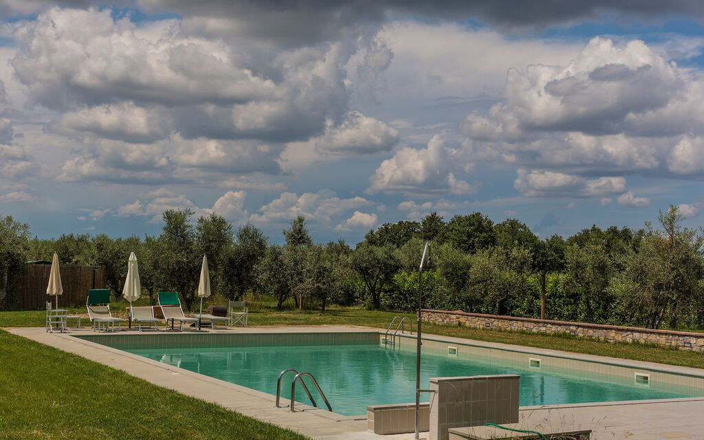 Agriturismo la Papessa: agriturismo-la-papessa-chianti-san-donato-farmhouse-pool