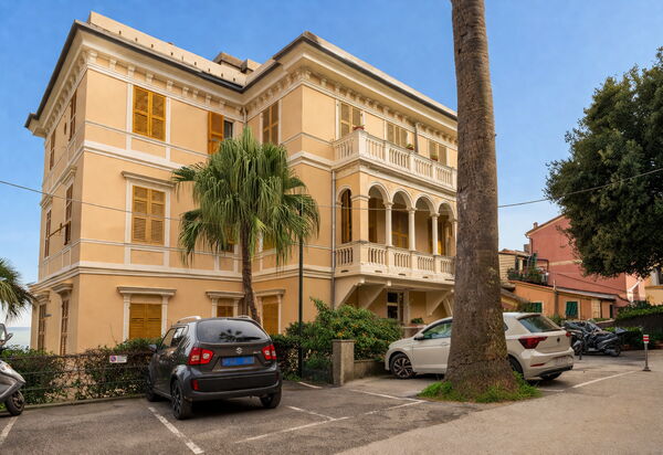 Casa con Accesso Privato al Mare, Parcheggio, Bogliasco: Autunno, Entrata Principale, Estate, Primavera