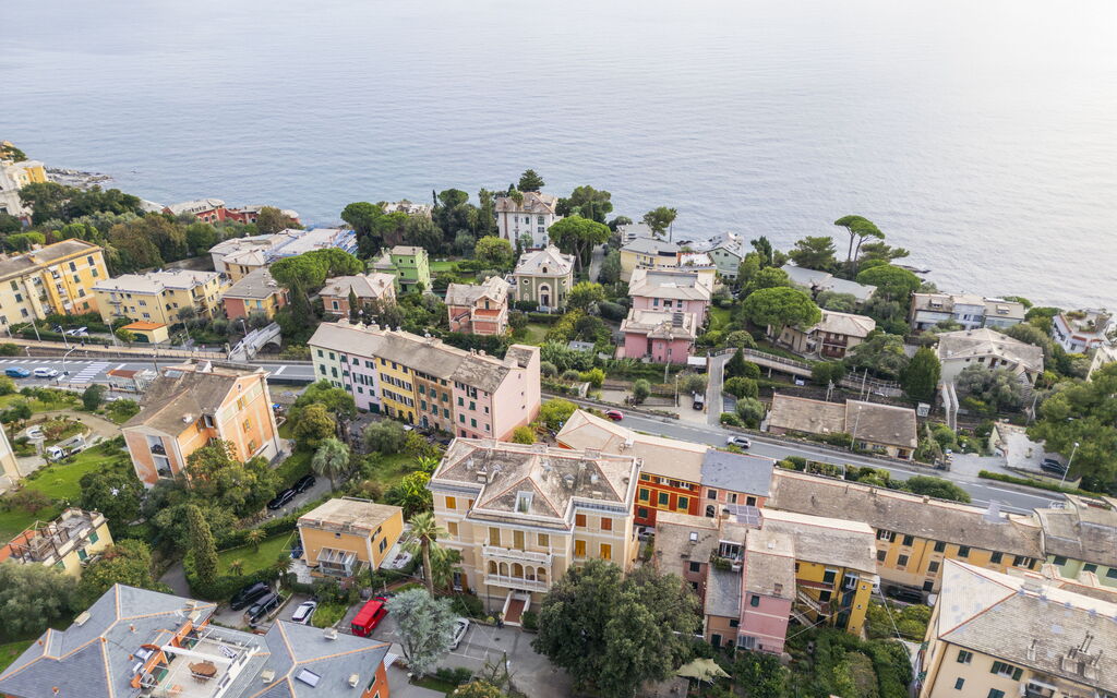 Casa con Accesso Privato al Mare, Parcheggio, Bogliasco: Autunno, Estate, Esterni, Primavera