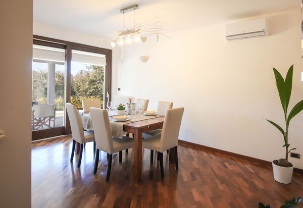 Villa Don Sante In Locorotondo Puglia: Autumn, Dining Room, Spring, Summer