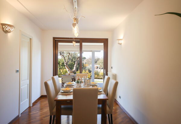 Villa Don Sante In Locorotondo Puglia: Autumn, Dining Room, Spring, Summer