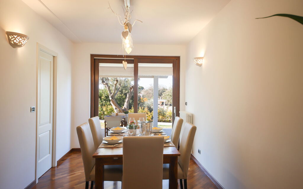 Villa Don Sante In Locorotondo Puglia: Autumn, Dining Room, Spring, Summer