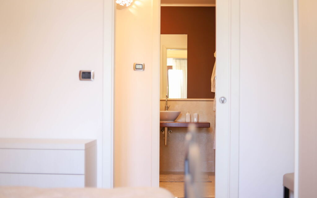 Villa Don Sante In Locorotondo Puglia: Autumn, Bathroom, Spring, Summer