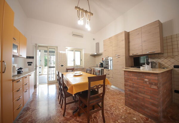 Villa Azzurra Seaview In Monopoli, Puglia: Autunno, Cucina, Estate, Primavera