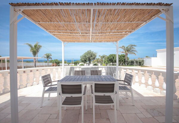 Villa Azzurra Seaview In Monopoli, Puglia: Autunno, Estate, Giardino, Primavera