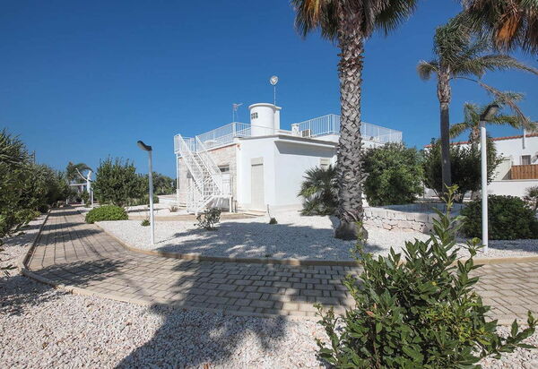 Villa Azzurra Seaview In Monopoli, Puglia: Autunno, Estate, Giardino, Primavera