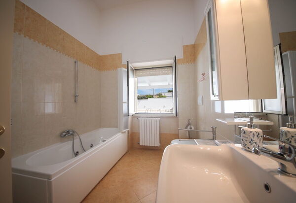 Villa Azzurra Seaview In Monopoli, Puglia: Autunno, Bagno, Estate, Primavera