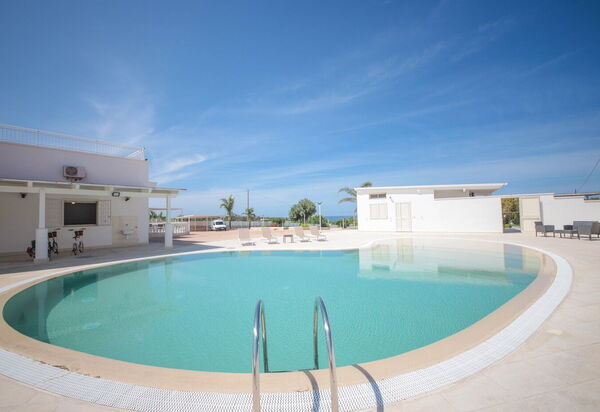 Villa Azzurra Seaview In Monopoli, Puglia: Autunno, Estate, Piscina, Primavera