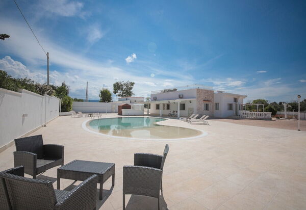 Villa Azzurra Seaview In Monopoli, Puglia: Autunno, Estate, Piscina, Primavera