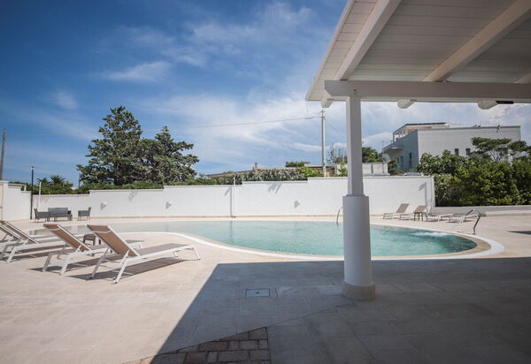 Villa Azzurra Seaview In Monopoli, Puglia: Autunno, Estate, Piscina, Primavera