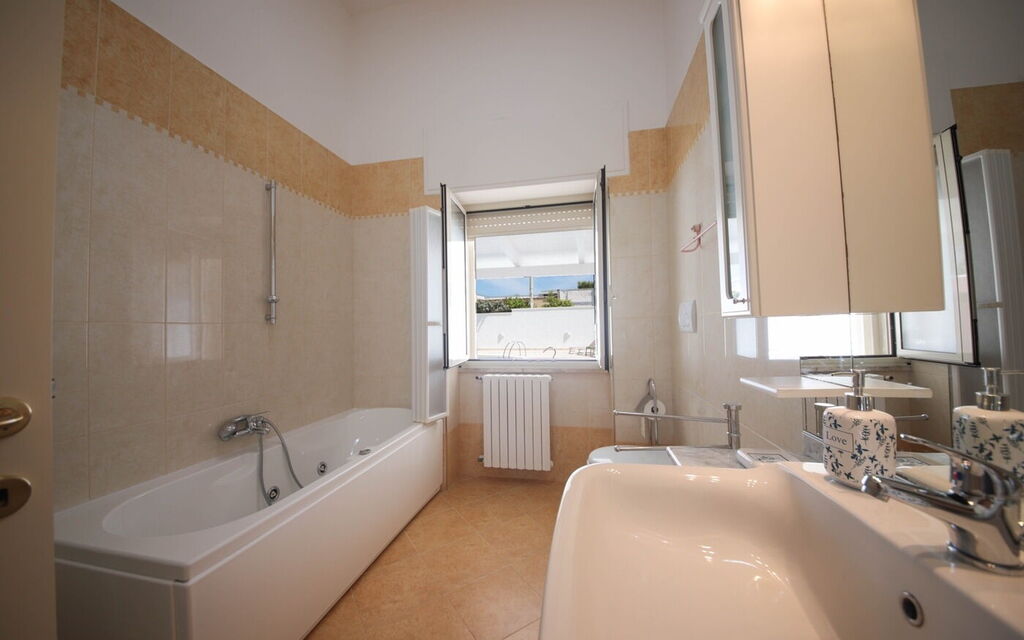 Villa Azzurra Seaview In Monopoli, Puglia: Autunno, Bagno, Estate, Primavera