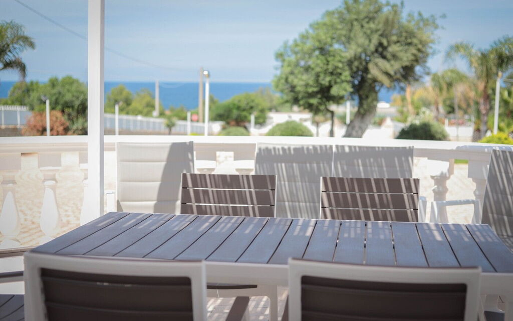 Villa Azzurra Seaview In Monopoli, Puglia: Autunno, Estate, Giardino, Primavera
