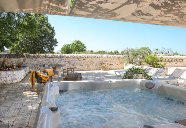 Country Trullo Rosso With Jacuzzi Alberobello: Autunno, Estate, Giardino, Primavera
