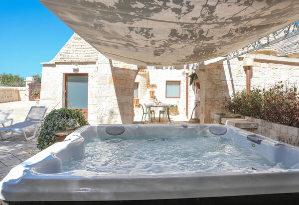 Country Trullo Rosso With Jacuzzi Alberobello: Autunno, Estate, Primavera