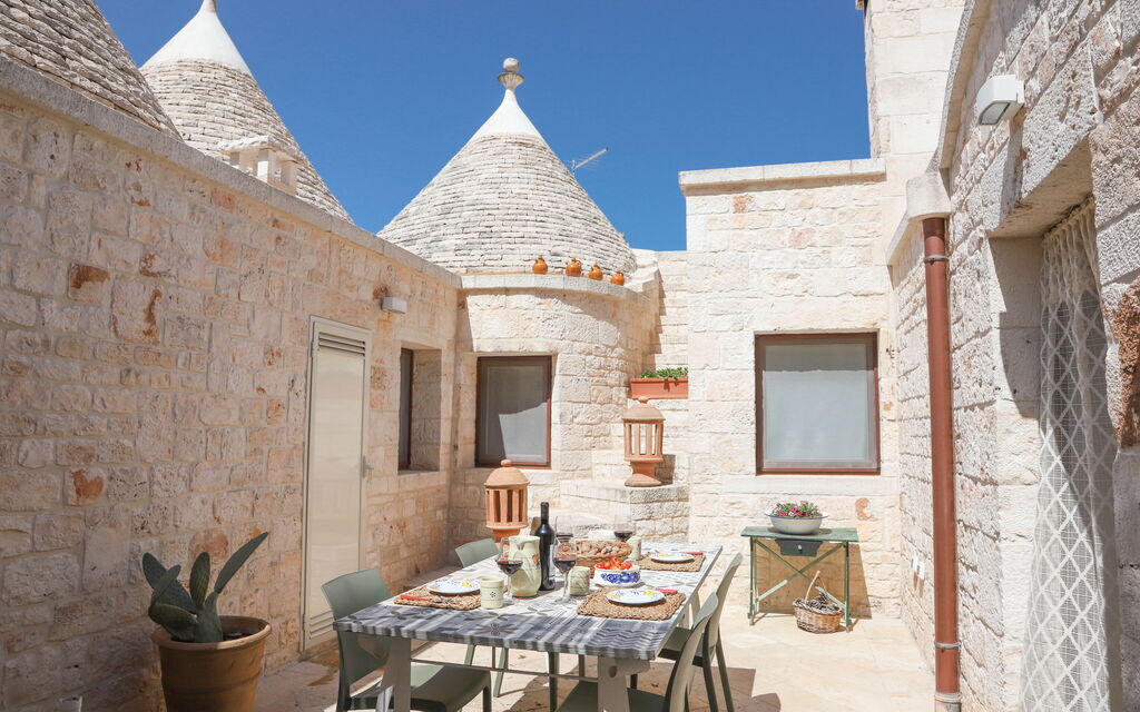 Country Trullo Rosso With Jacuzzi Alberobello: Autumn, Garden, Main Entrance, Spring, Summer