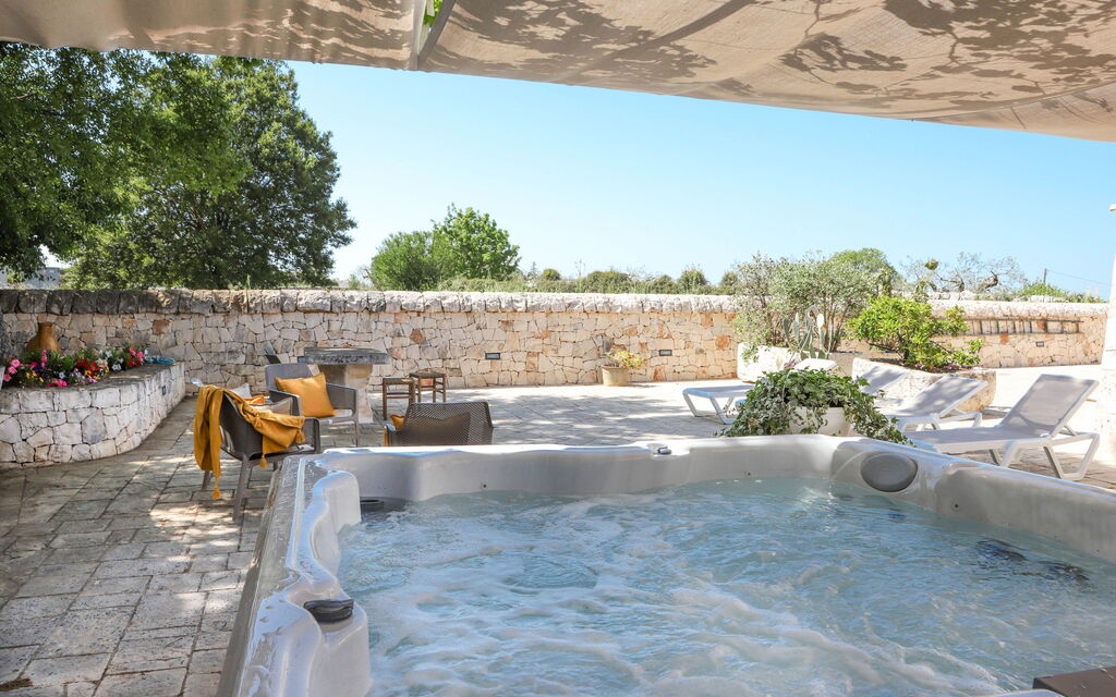 Country Trullo Rosso With Jacuzzi Alberobello: Autumn, Garden, Spring, Summer