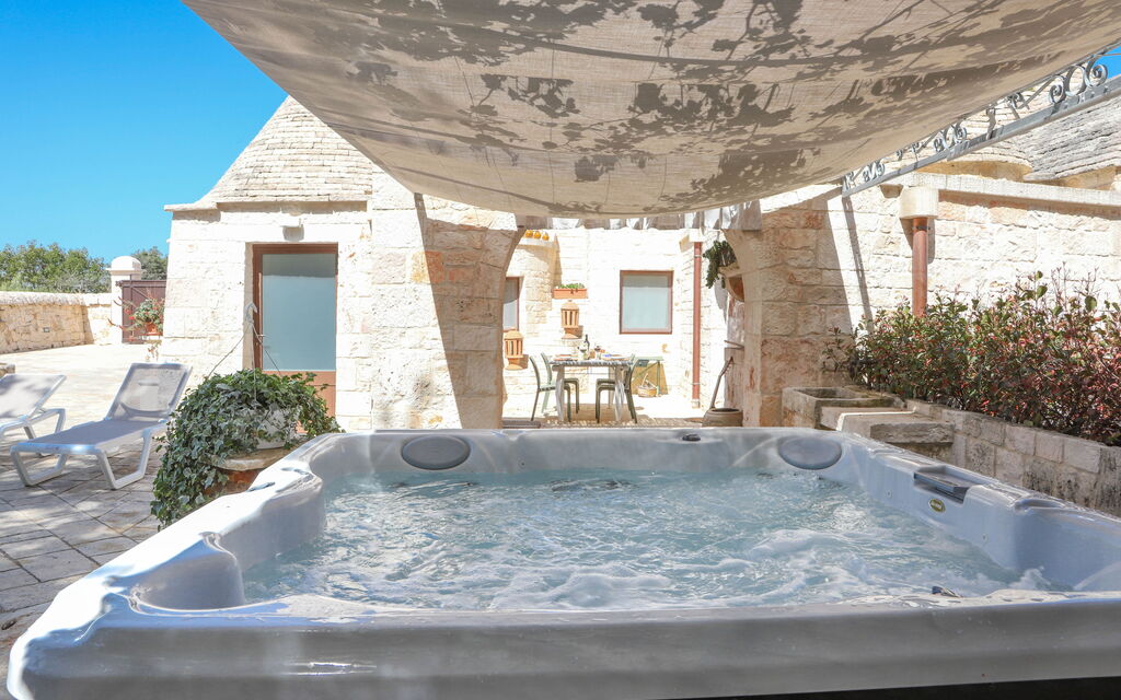 Country Trullo Rosso With Jacuzzi Alberobello: Autumn, Spring, Summer