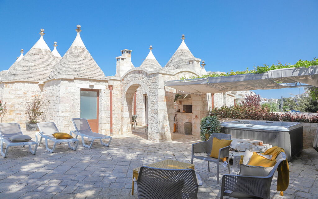 Country Trullo Rosso With Jacuzzi Alberobello: Autumn, Garden, Spring, Summer