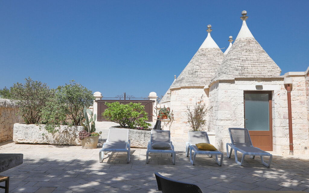 Country Trullo Rosso With Jacuzzi Alberobello: Autumn, Garden, Spring, Summer