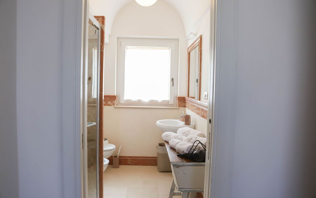 Country Trullo Rosso With Jacuzzi Alberobello: Autumn, Bathroom, Spring, Summer