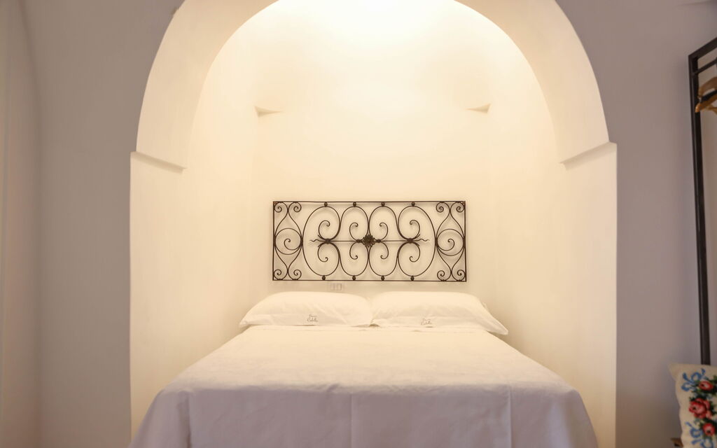 Country Trullo Rosso With Jacuzzi Alberobello: Autumn, Bedroom, Spring, Summer