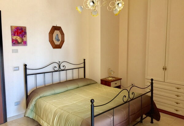 Etna View Holiday House In Catania: etna-view-holiday-house-1-trecastagni-catania-multiproprieta-camera-da-letto