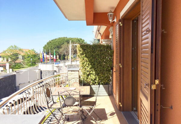 Etna View Holiday House In Catania: etna-view-holiday-house-2-trecastagni-catania-multiproprieta-balcone