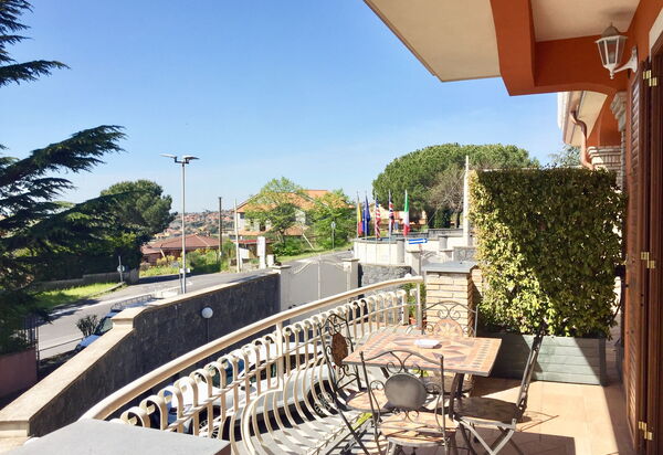 Etna View Holiday House In Catania: etna-view-holiday-house-2-trecastagni-catania-multiproprieta-balcone