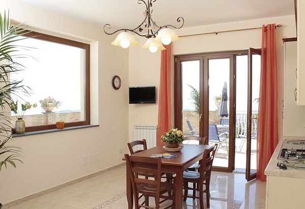 Etna View Holiday House In Catania: etna-view-holiday-house-2-trecastagni-catania-multiproprieta-cucina