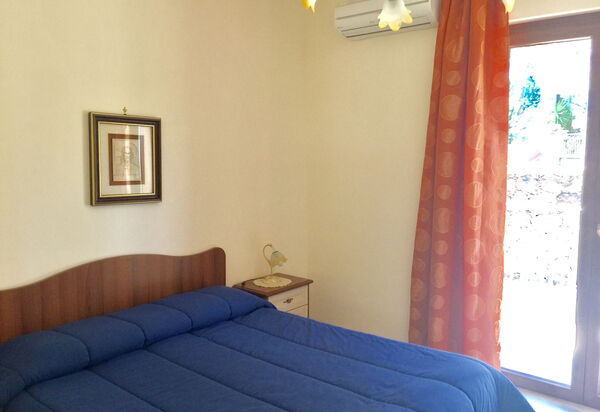 Etna View Holiday House In Catania: etna-view-holiday-house-3-trecastagni-catania-multiproprieta-camera-da-letto