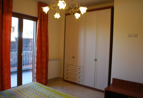 Etna View Holiday House In Catania: etna-view-holiday-house-3-trecastagni-catania-multiproprieta-camera-da-letto