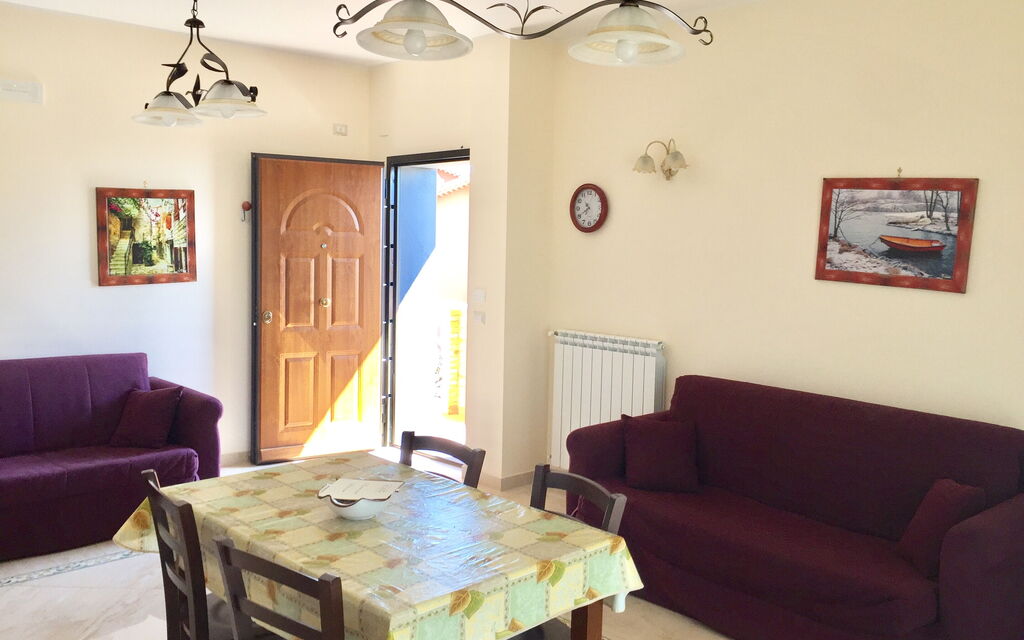 Etna View Holiday House In Catania - : etna-view-holiday-house-2-trecastagni-catania-multyproperty-living-room