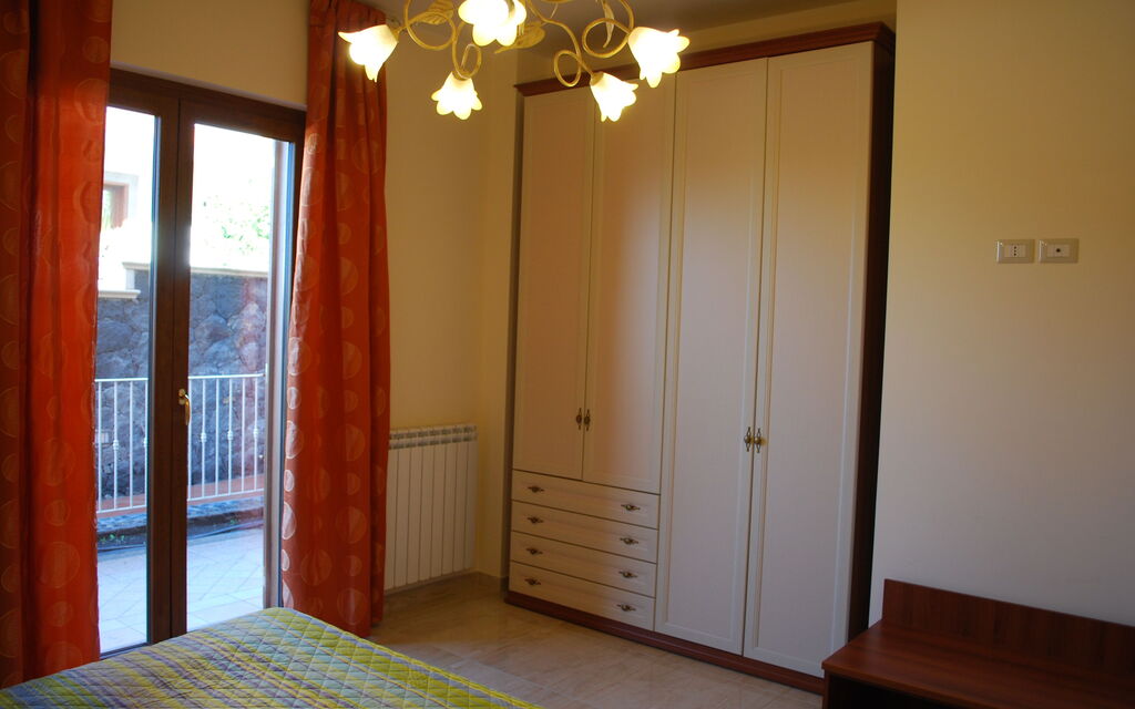 Etna View Holiday House In Catania - : etna-view-holiday-house-3-trecastagni-catania-multiproprieta-camera-da-letto