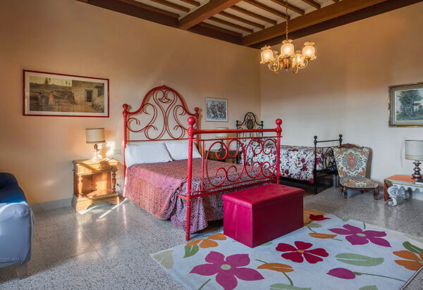 Ely Apartment In Villa, Wifi, Terricciola, Pisa: Autunno, Camera da letto, Estate, Primavera