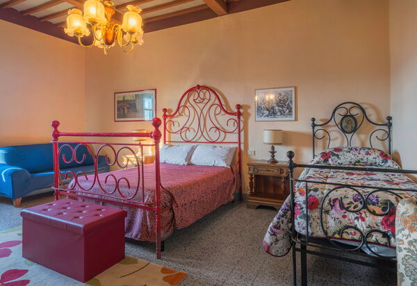 Ely Apartment In Villa, Wifi, Terricciola, Pisa: Autunno, Camera da letto, Estate, Primavera