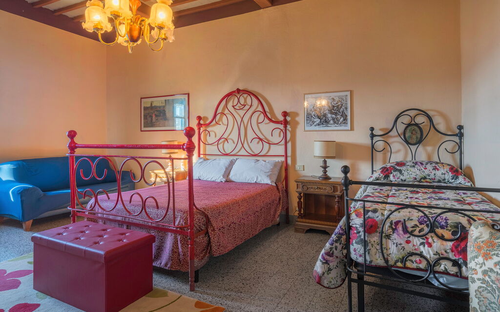 Ely Apartment In Villa, Wifi, Terricciola, Pisa: Autunno, Camera da letto, Estate, Primavera