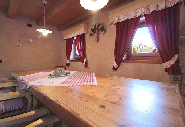 Baita Mountain View Pale San Martino: Autumn, Dining Room, Spring, Summer