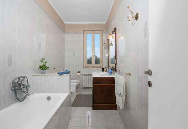 Borgo House In Florentine Hills With Pool: Autunno, Bagno, Estate, Primavera