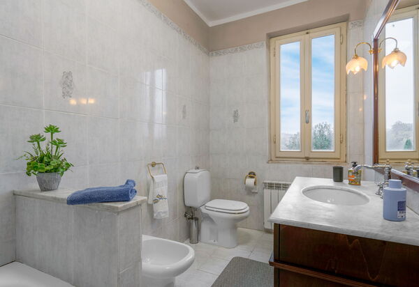 Borgo House In Florentine Hills With Pool: Autunno, Bagno, Estate, Primavera