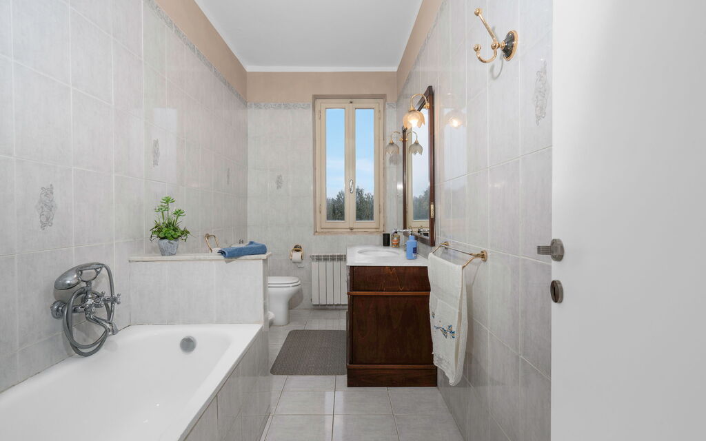 Borgo House In Florentine Hills With Pool: Autunno, Bagno, Estate, Primavera