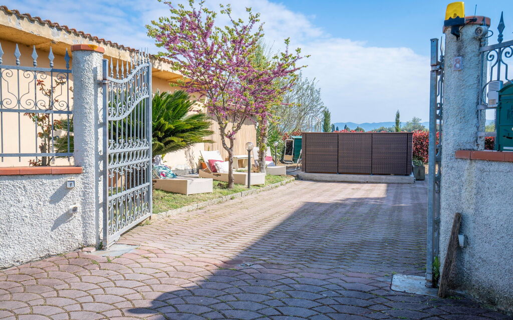 Borgo House In Florentine Hills With Pool: Autunno, Entrata Principale, Estate, Primavera