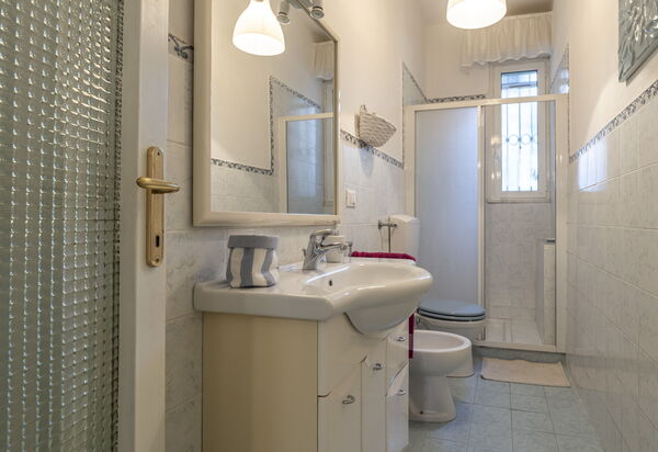 Casa Liliana Ac, Wifi, Forte Dei Marmi: Autumn, Bathroom, Spring, Summer