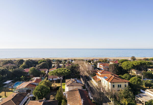 Casa Liliana Ac, Wifi, Forte Dei Marmi: Autumn, Building Exterior, Spring, Summer