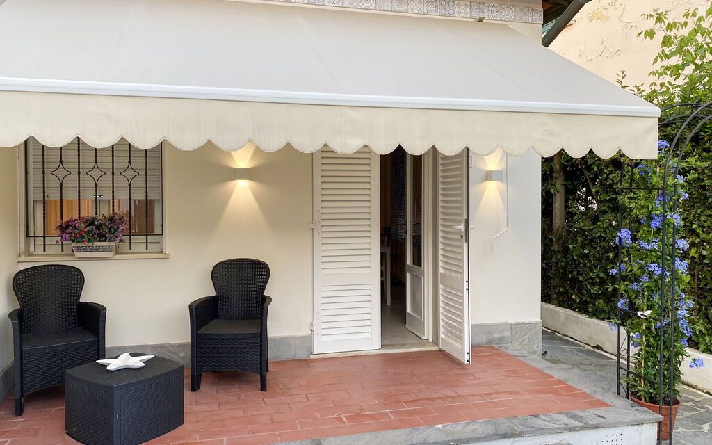Casa Liliana Ac, Wifi, Forte Dei Marmi: Autumn, Garden, Main Entrance, Spring, Summer