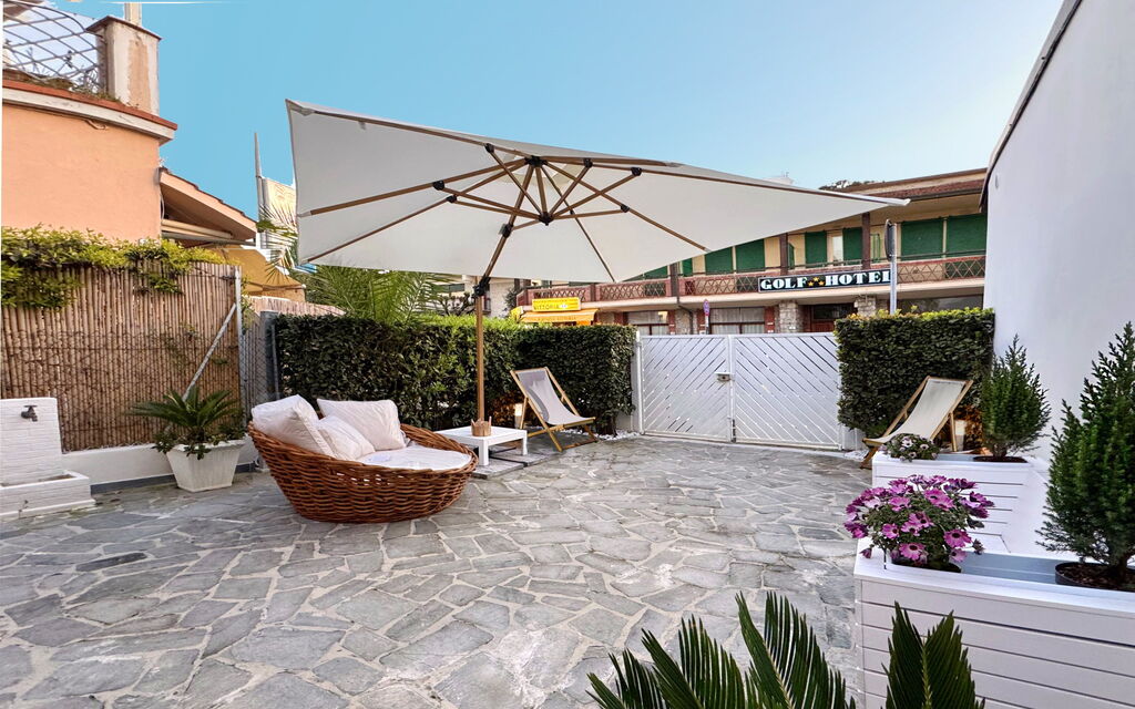 Casa Liliana Ac, Wifi, Forte Dei Marmi: Autumn, Building Exterior, Spring, Summer